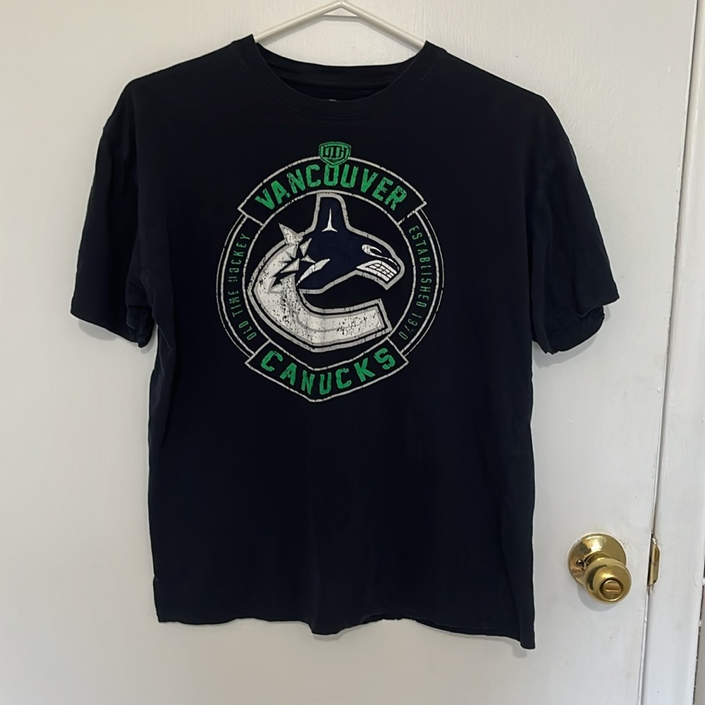 Vancouver Canucks Navy Blue Tee Shirt Men's Medium